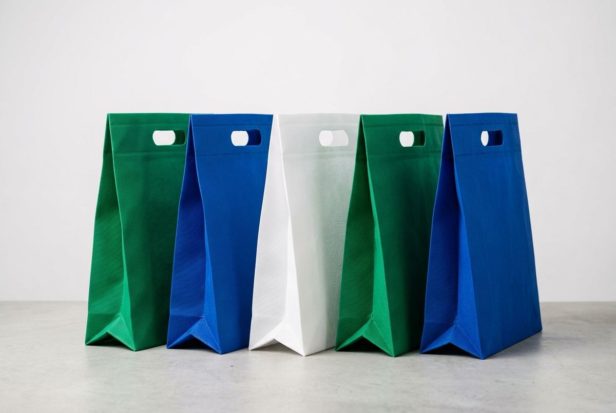 Non-woven D-cut and W-cut loop handle bags